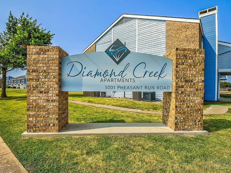 Diamond Creek Apartments — Photo 16