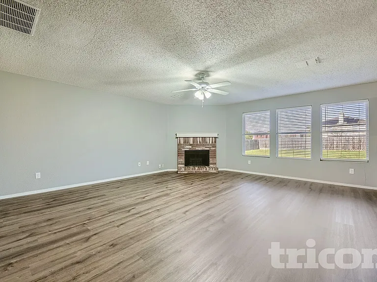 3040 Clemente Dr — Photo 9
