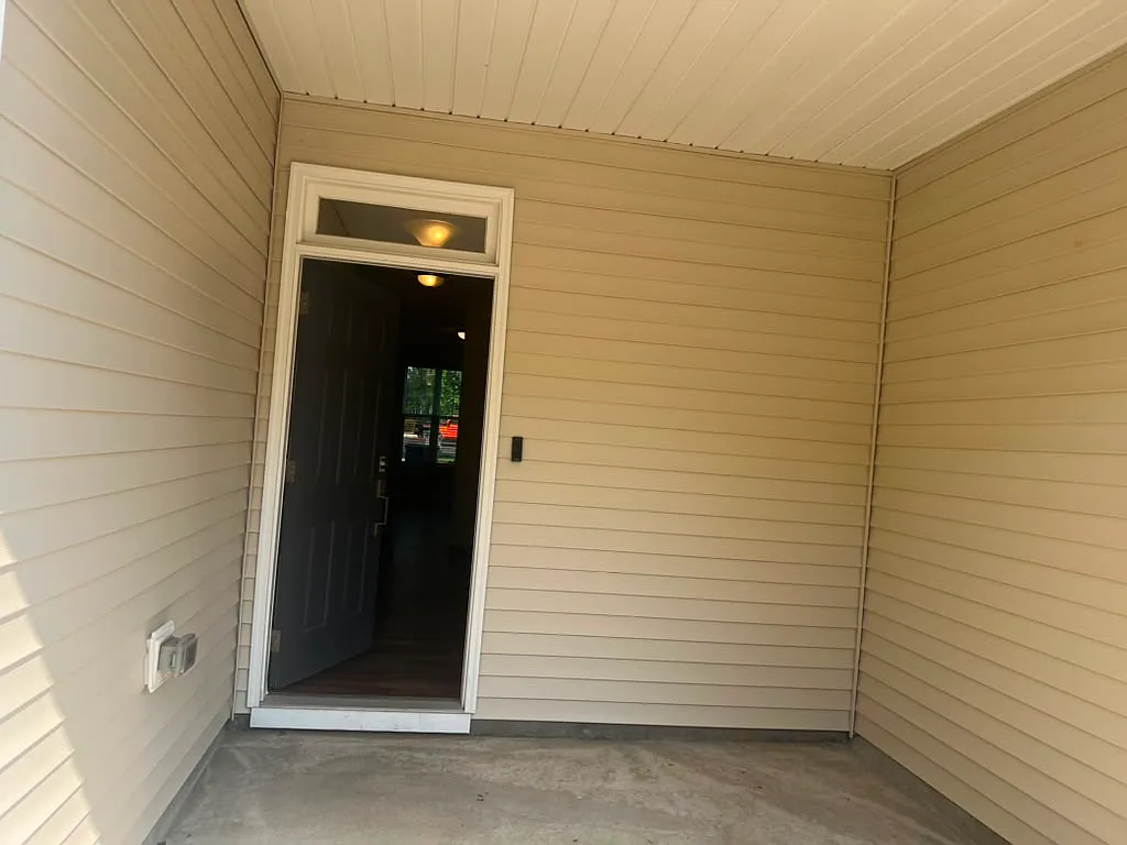 3 bed, 2.5 bath, 1745 sqft, $1,895 — Photo 3