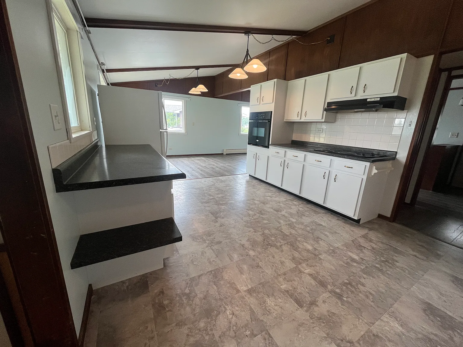 4 bed, 1075 sqft, $1,900 — Photo 4