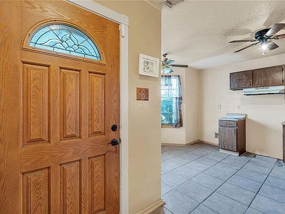 3rd image of 2728 Max Dr