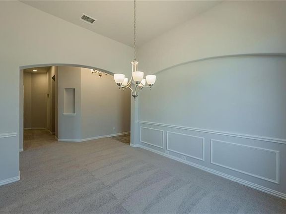5th image of 318 Westphalian Dr
