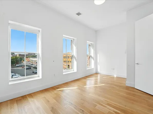 84 Madison Avenue image 18 of 31