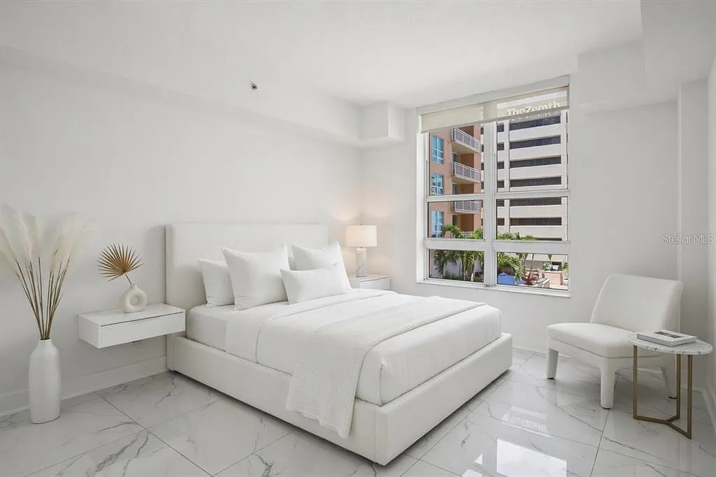 2 bed, 2.0 bath, 1165 sqft, $4,800 — Photo 3