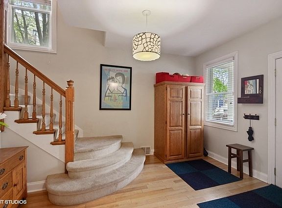 2nd image of 2137 W Montrose Ave