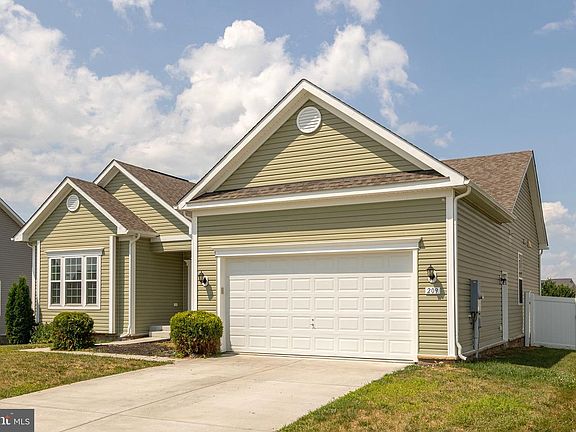 2nd image of 209 Bridgewater Dr