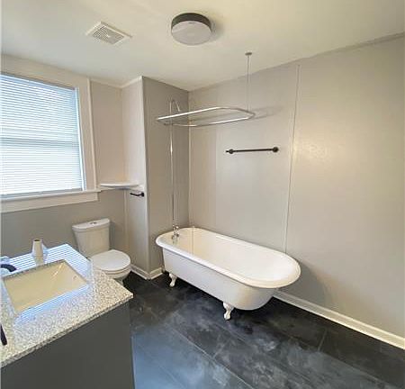 5th image of 538 1/2 E 37th St