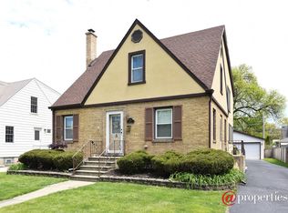945 S Hillside Ave, Elmhurst, IL 60126