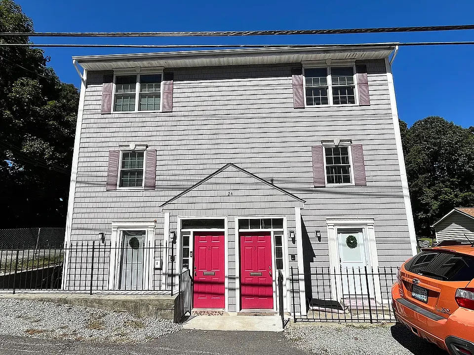 24 Stillwater Rd #1