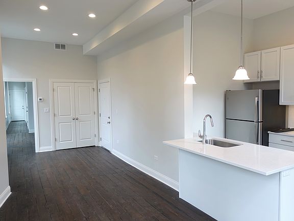 2nd image of 809 N Franklin St #2F