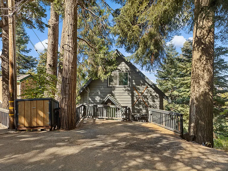 720 Buckingham Sq — Photo 33