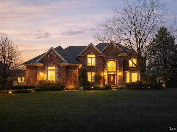54182 Queensborough Dr, Shelby Township, MI 48315