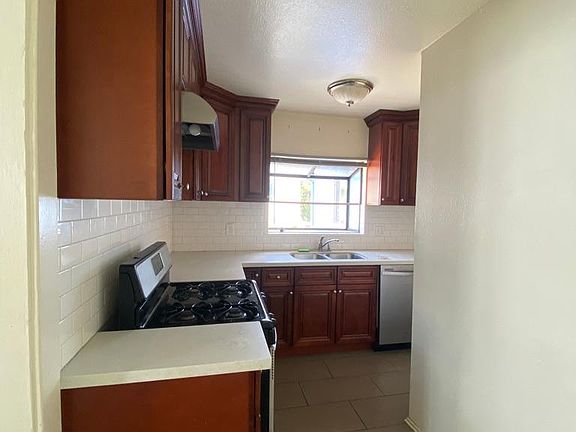 5th image of 4043 Camero Ave