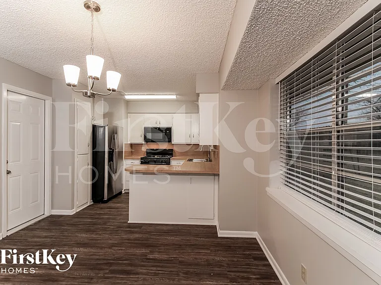 202 Carolyn Dr — Photo 9