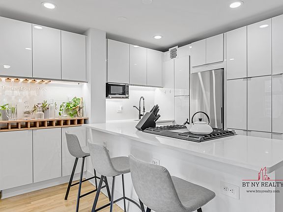 4th image of 245 E 50th St APT 7A