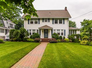 391 Colonial Rd, Ridgewood, NJ 07450
