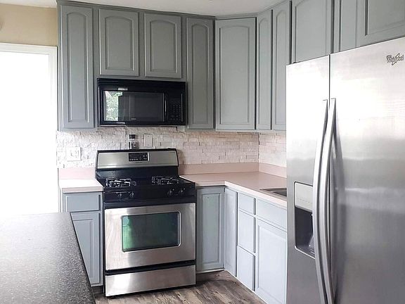 3rd image of 1607 Sunshine St