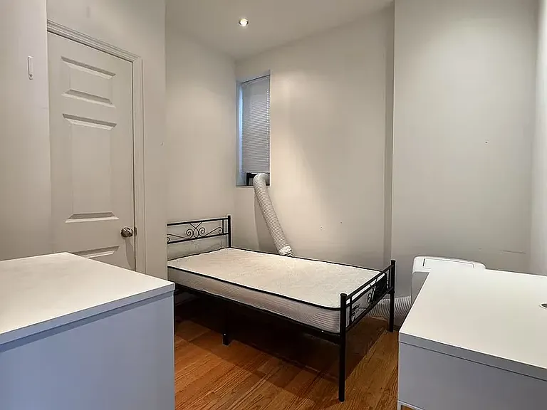 627 W 113th St #5R — Photo 2