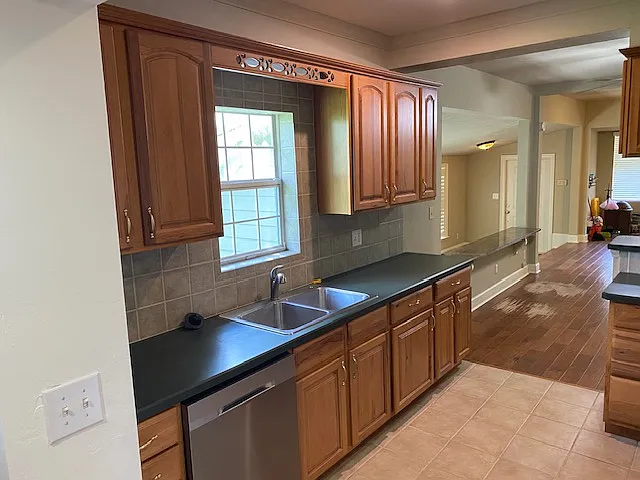 1614 NW 4th St — Photo 13