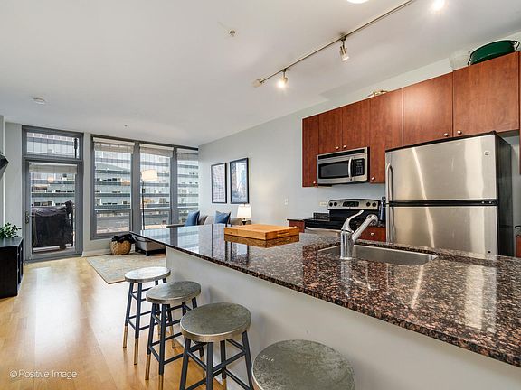 3rd image of 565 W Quincy St Unit 1602