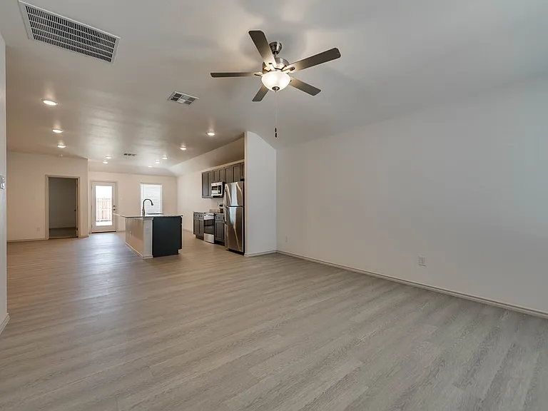 8212 E County Road 111 — Photo 3