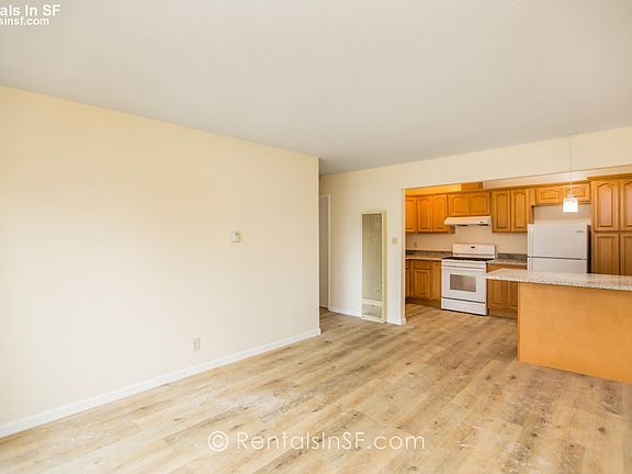 5th image of 726 Oak St APT 204
