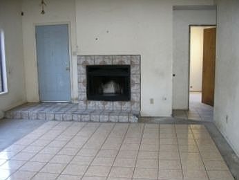 5th image of 409 Red Coat Ln