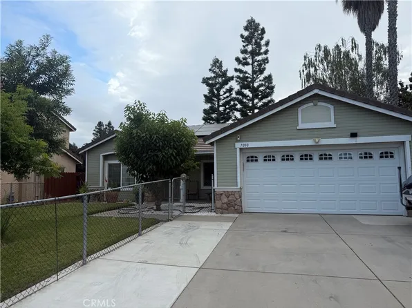 7050 Prestwick Dr, Riverbank, CA 95367