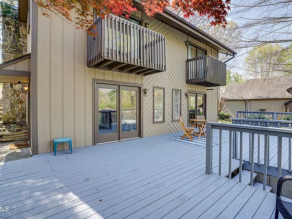5th image of 760 Lake Point Dr