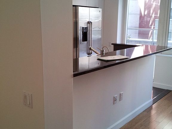 5th image of 330 W 39th St APT 16G