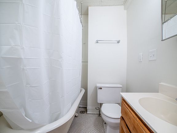 5th image of 4200 Locust St #209