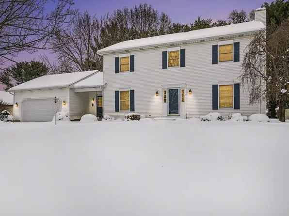 11963 Peacock Cir, Granger, IN 46530