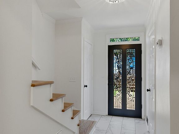 5th image of 4400 Belmont Park Ter APT 201