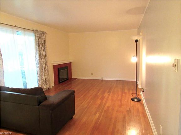 2nd image of 2420 19th St