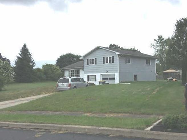1st image of 125 Arlyne Ave