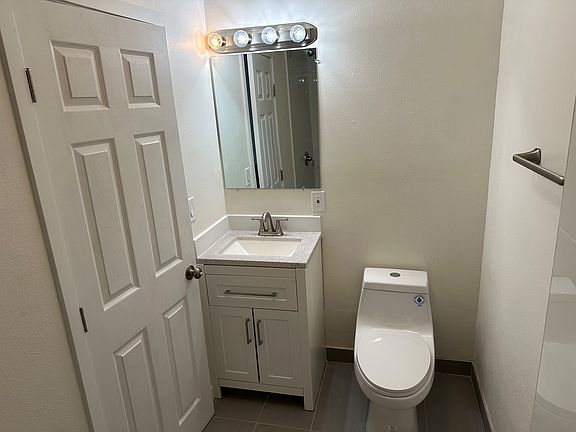 5th image of 3500 E Broadway #1