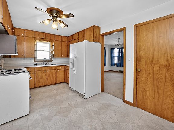 4th image of 705 W Boston Ave