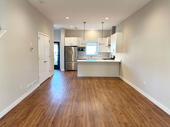 3rd image of 2411 2nd St NE