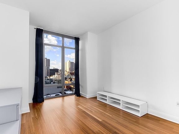 3rd image of 57 Reade St APT 11D