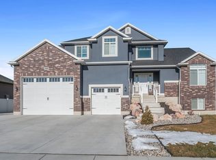 2392 W 2825 N, Farr West, UT 84404