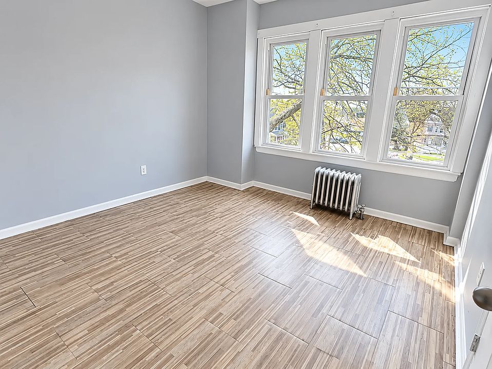 2nd image of 702 Kensington Ave #C