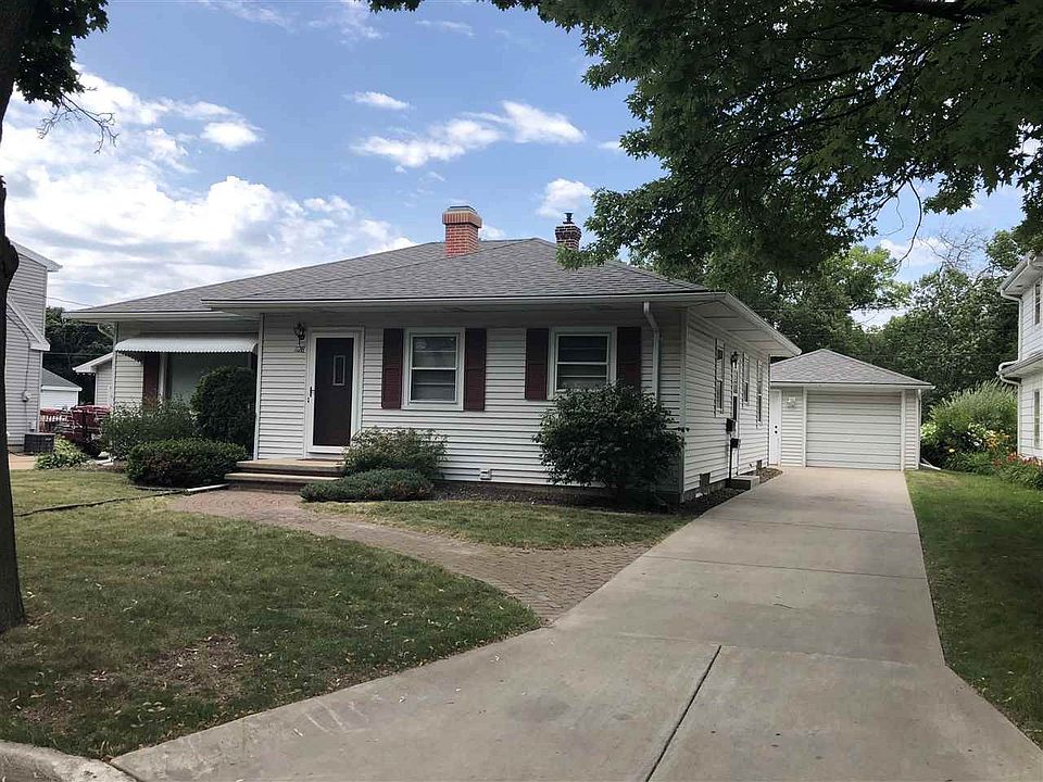 Welcome to 1128 Oakcrest Ct. your favorite 3 Park neighborhood.