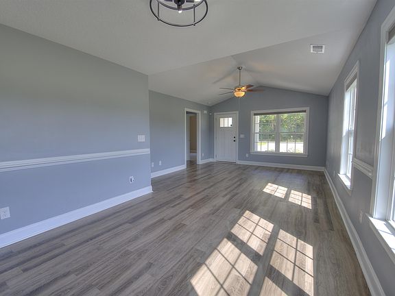 4th image of 2587 Southern Crest Dr.
