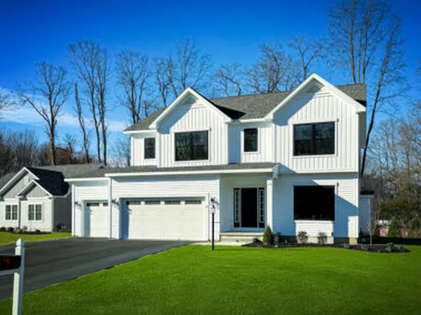 15 Stone Creek Dr, East Greenbush, NY 12061