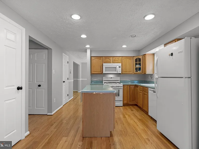 8428 Braddock Way — Photo 12