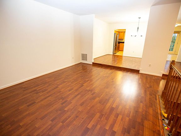 4th image of 11144 Cedarwood Dr