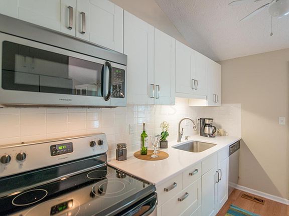 4th image of 8105 Smokymill Ct