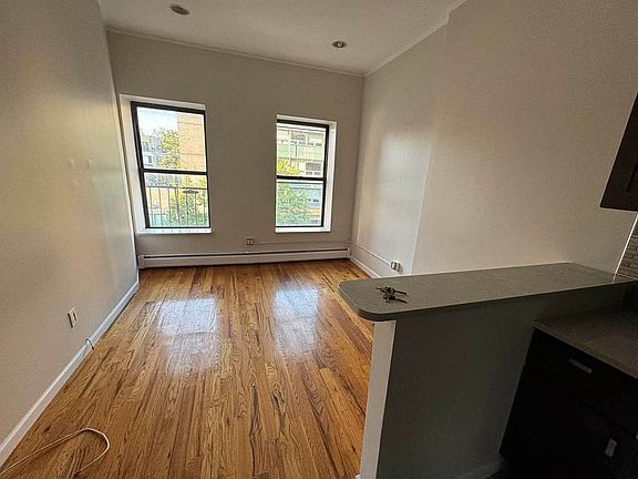3rd image of 18 E 125th St APT 4