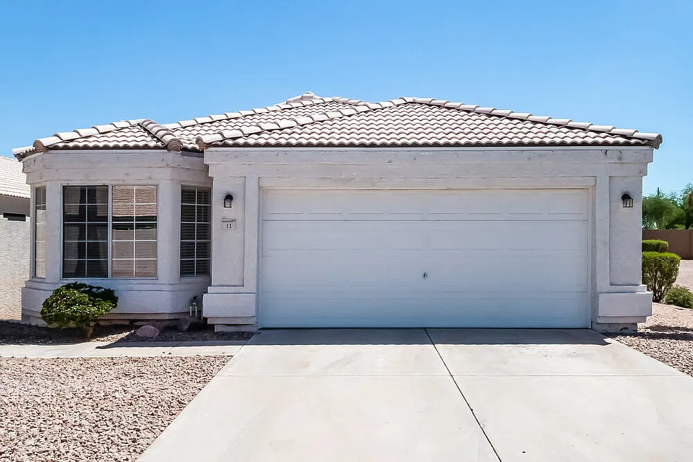 3 bed, 2.0 bath, 1344 sqft, $2,320 — Photo 1