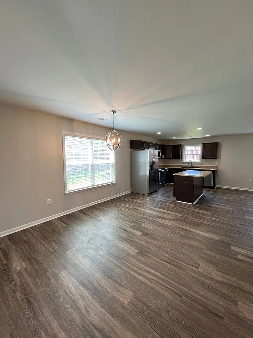 3 BR 2 1/2 Bath, Just a Short Distance to Swamp Rabbit and Downtown Greenville! — Photo 2